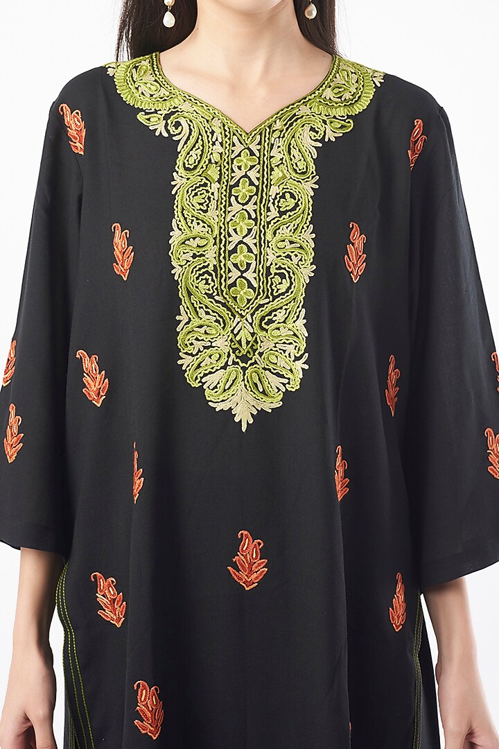 Black Pure Cotton Handwoven Kurta Set by ILAPTI at Pernia's Pop Up Shop
