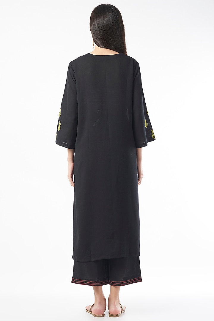 Black Pure Cotton Kurta Set by ILAPTI at Pernia's Pop Up Shop