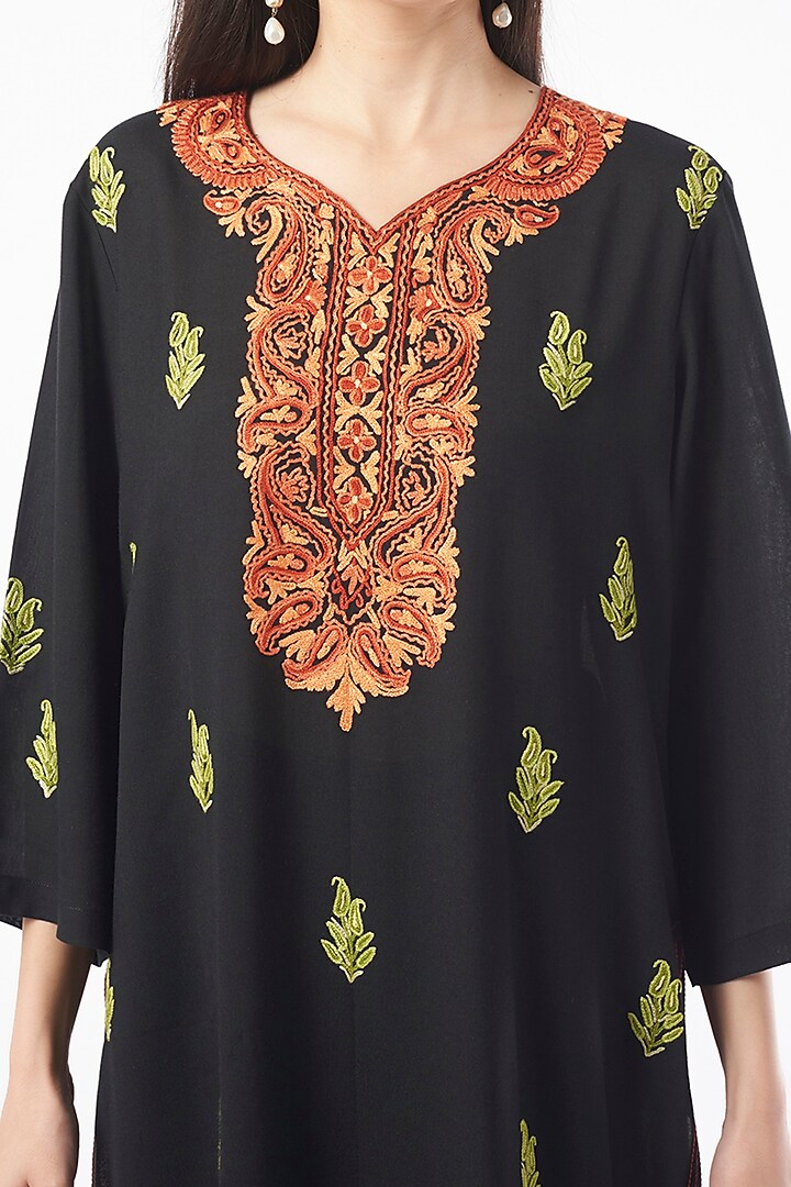 Black Pure Cotton Kurta Set by ILAPTI at Pernia's Pop Up Shop