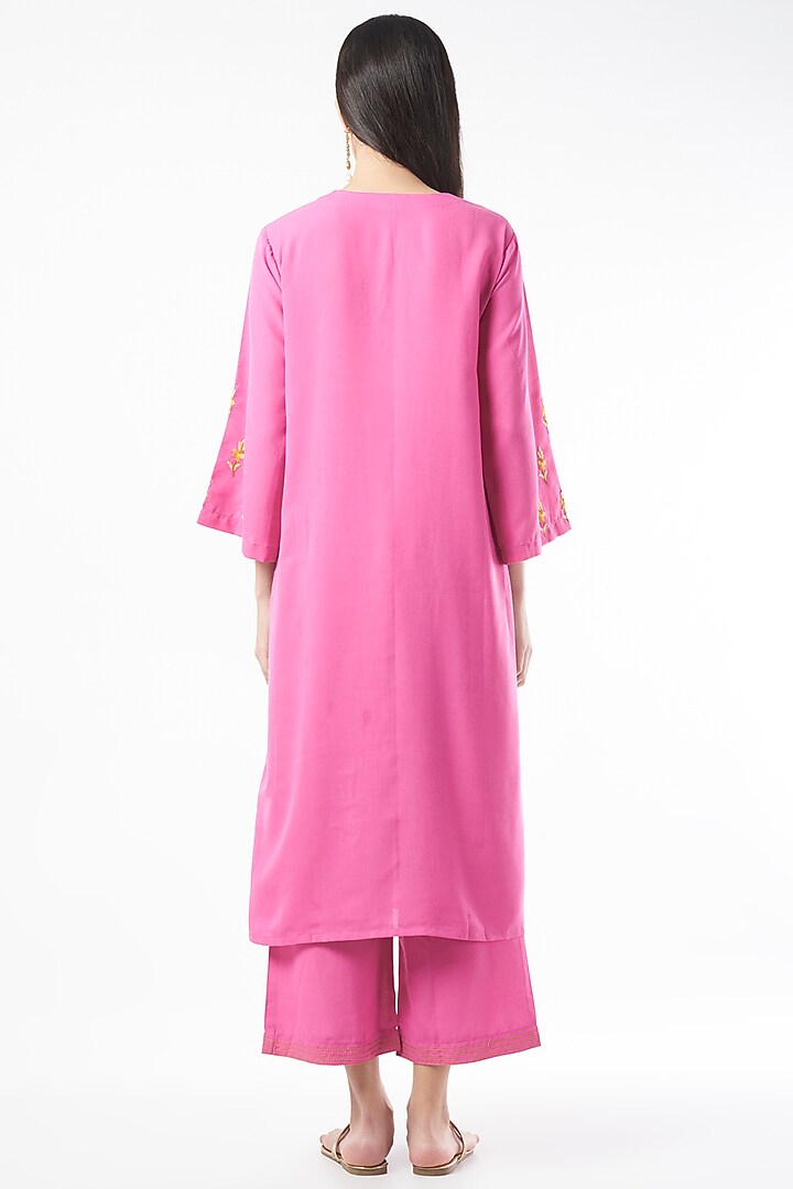 French Pink Embroidered Handwoven Kurta Set by ILAPTI at Pernia's Pop Up Shop