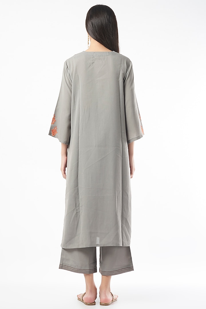 Grey Embroidered Handwoven Kurta Set by ILAPTI at Pernia's Pop Up Shop