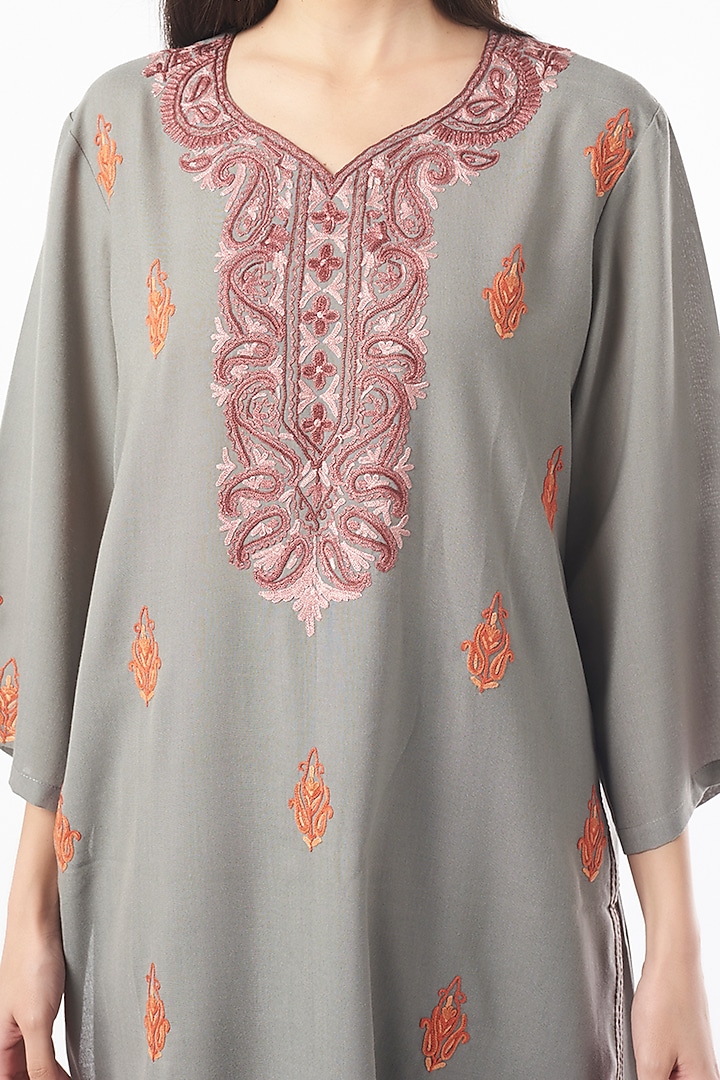 Grey Embroidered Handwoven Kurta Set by ILAPTI at Pernia's Pop Up Shop