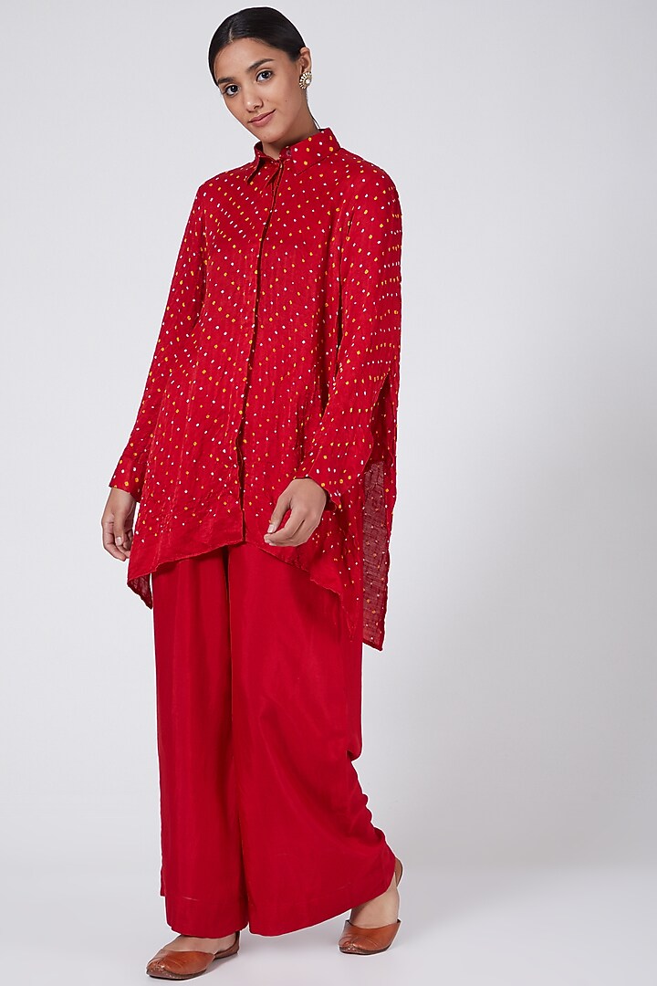 Red Bandhani Shirt With Collar by ILAPTI at Pernia's Pop Up Shop
