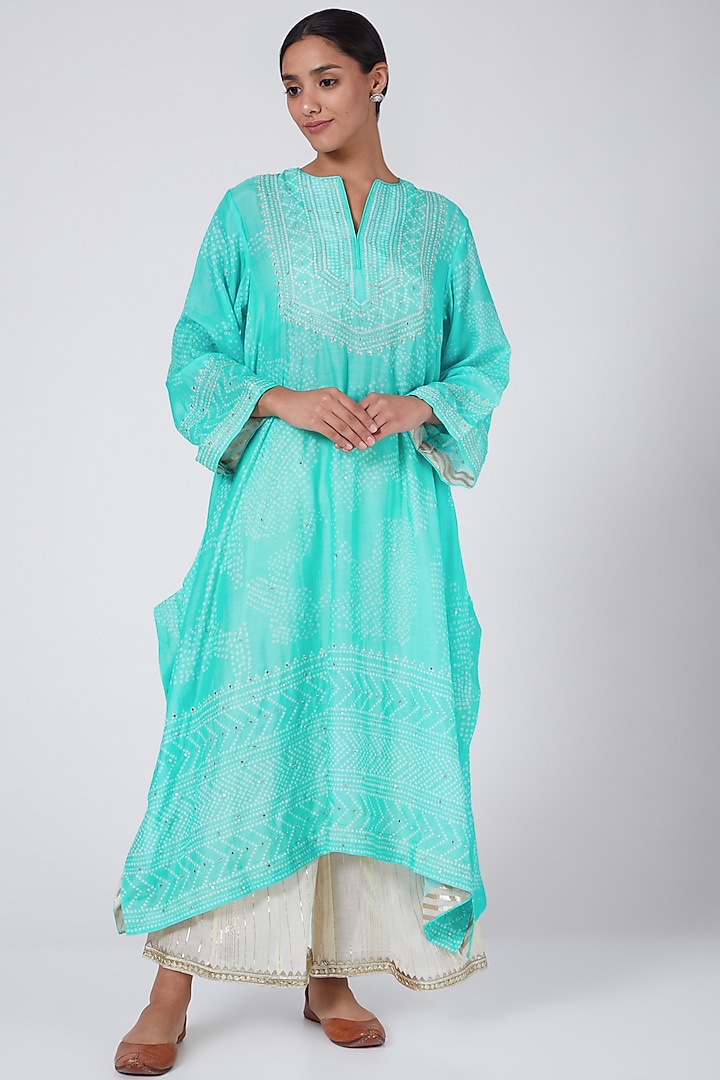 Turquoise Printed Handkerchief Kurta Set by ILAPTI at Pernia's Pop Up Shop