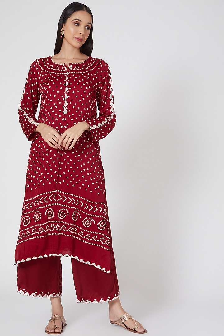Maroon Bandhani Kurta Set by ILAPTI at Pernia's Pop Up Shop