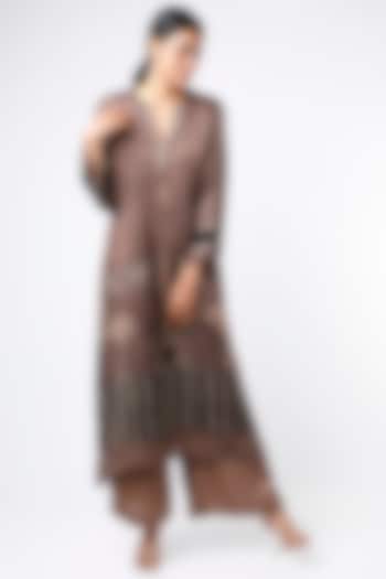 Mouse Brown Hand-Dyed Silk Pichwai Art Kurta Set by ILAPTI at Pernia's Pop Up Shop