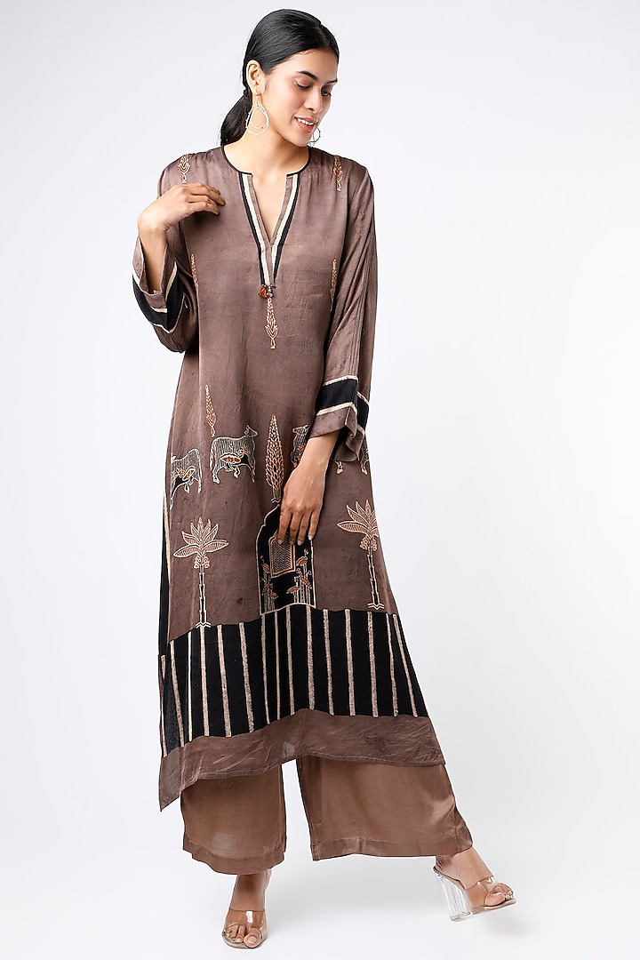 Mouse Brown Hand-Dyed Silk Pichwai Art Kurta Set by ILAPTI at Pernia's Pop Up Shop