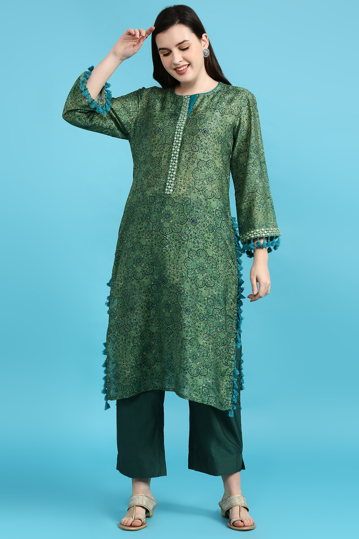 Green Printed Kurta Set by ILAPTI at Pernia's Pop Up Shop