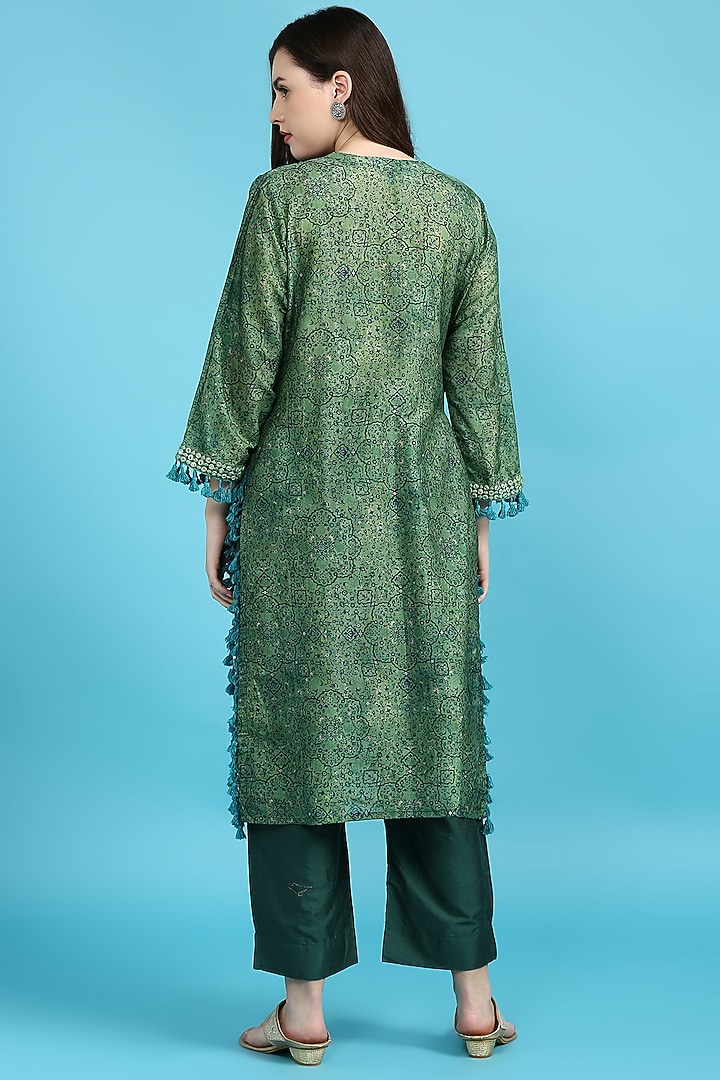 Green Printed Kurta Set by ILAPTI at Pernia's Pop Up Shop