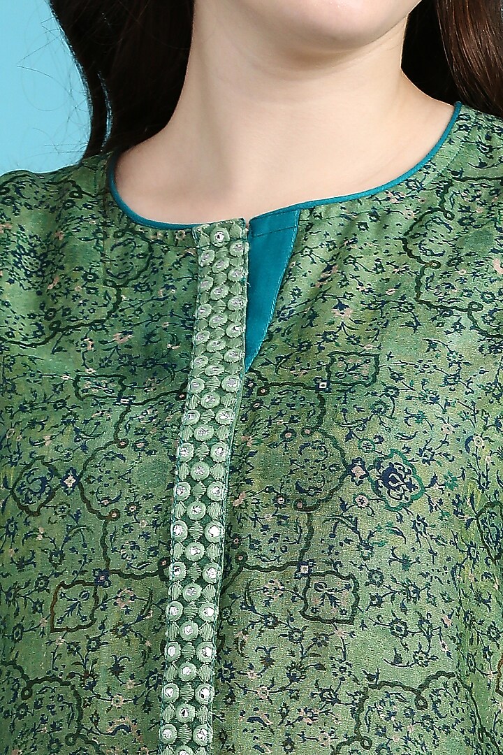Green Printed Kurta Set by ILAPTI at Pernia's Pop Up Shop