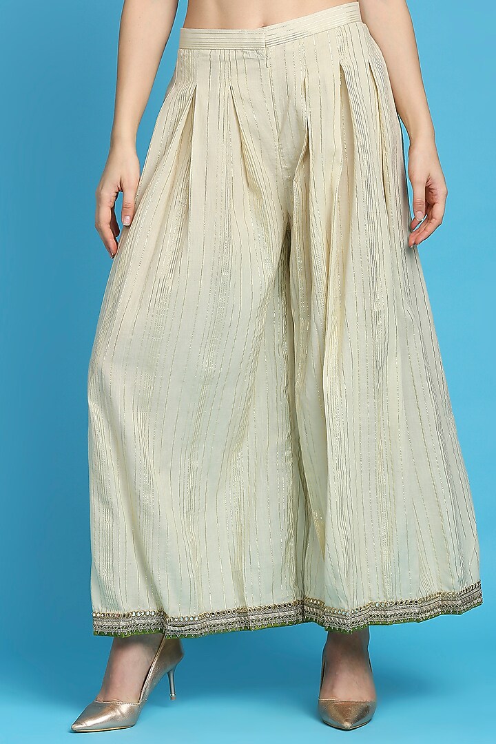 White & Green Bandhani Printed Kurta Set by ILAPTI at Pernia's Pop Up Shop