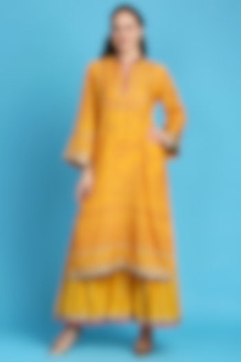 Yellow Digital Printed Kurta Set by ILAPTI at Pernia's Pop Up Shop