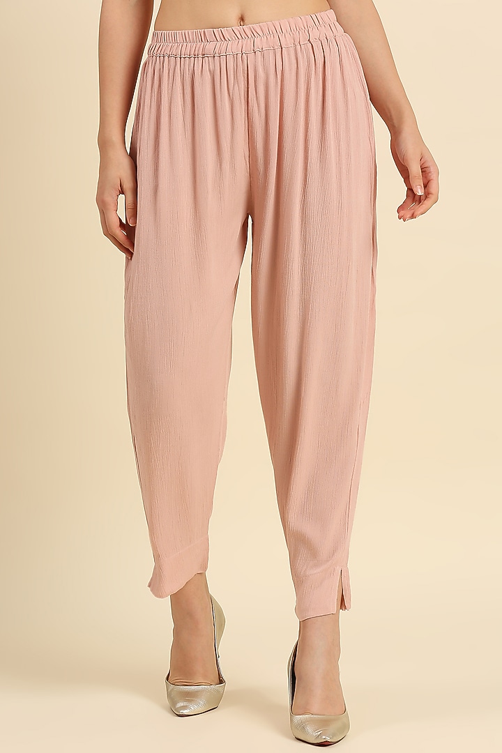 Pink Crepe Woven Kurta Set by ILAPTI at Pernia's Pop Up Shop