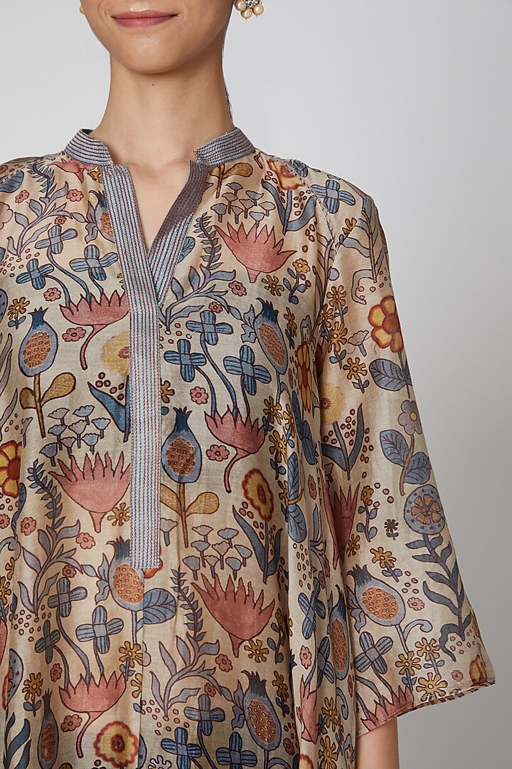 Grey Asymmetric Kalamkari Kurta by ILAPTI at Pernia's Pop Up Shop