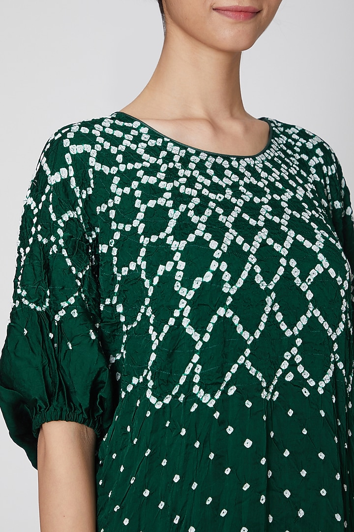 Emerald Green Bandhani Printed Kurta With Pants by ILAPTI at Pernia's Pop Up Shop