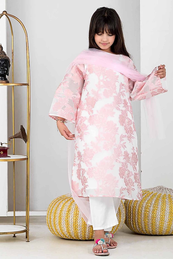 Pink Jacquard Printed Kurta Set For Girls by Foreverkidz at Pernia's Pop Up Shop