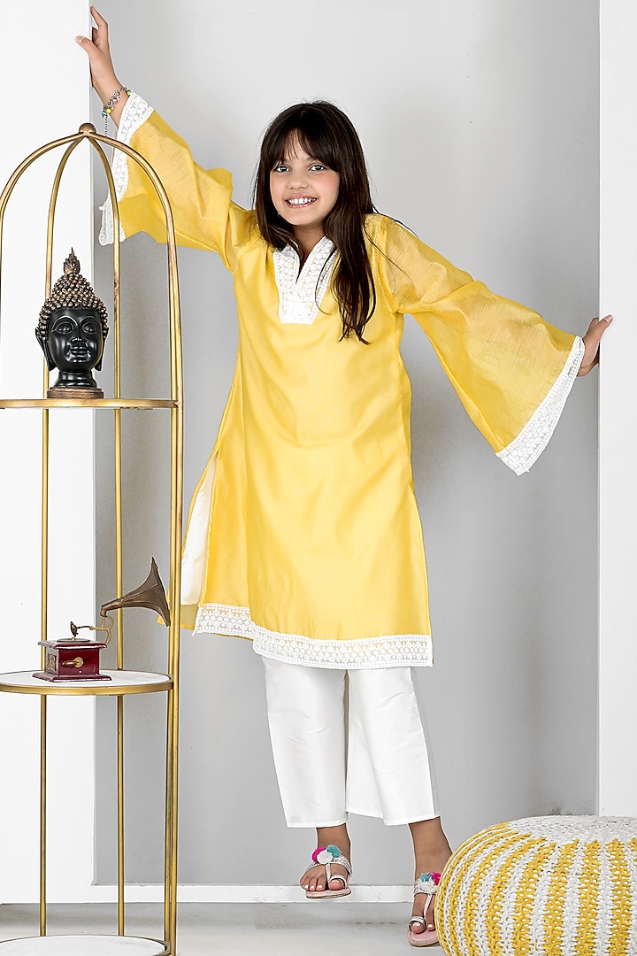 Yellow Chanderi Kurta Set For Girls by Foreverkidz at Pernia's Pop Up Shop