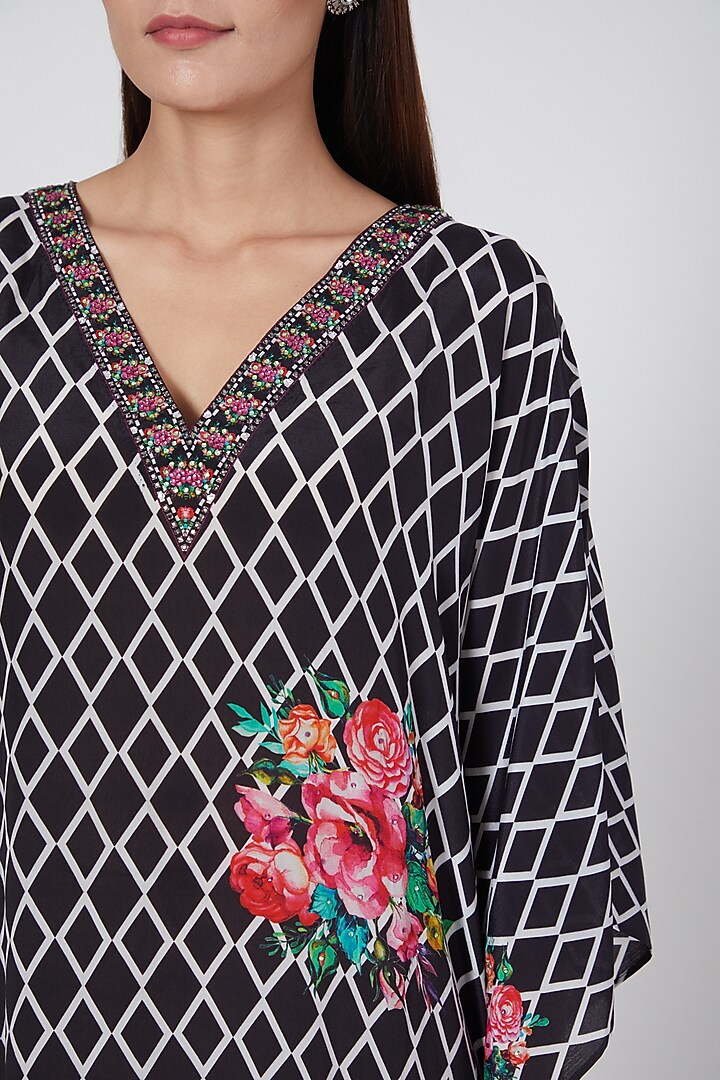 Black & White Printed Kaftan by First Resort by Ramola Bachchan at Pernia's Pop Up Shop