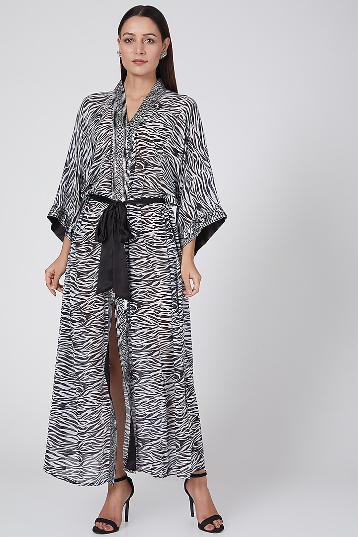 Black & White Printed Cover-Up by First Resort by Ramola Bachchan at Pernia's Pop Up Shop