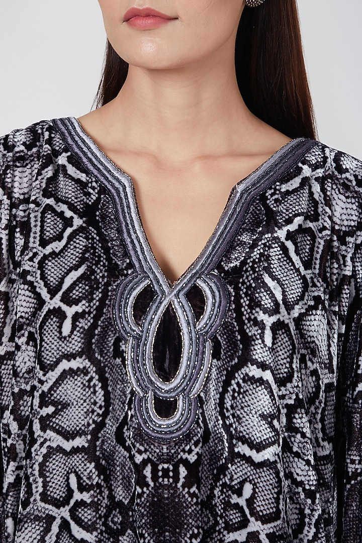 Grey Printed Long Kaftan by First Resort by Ramola Bachchan at Pernia's Pop Up Shop