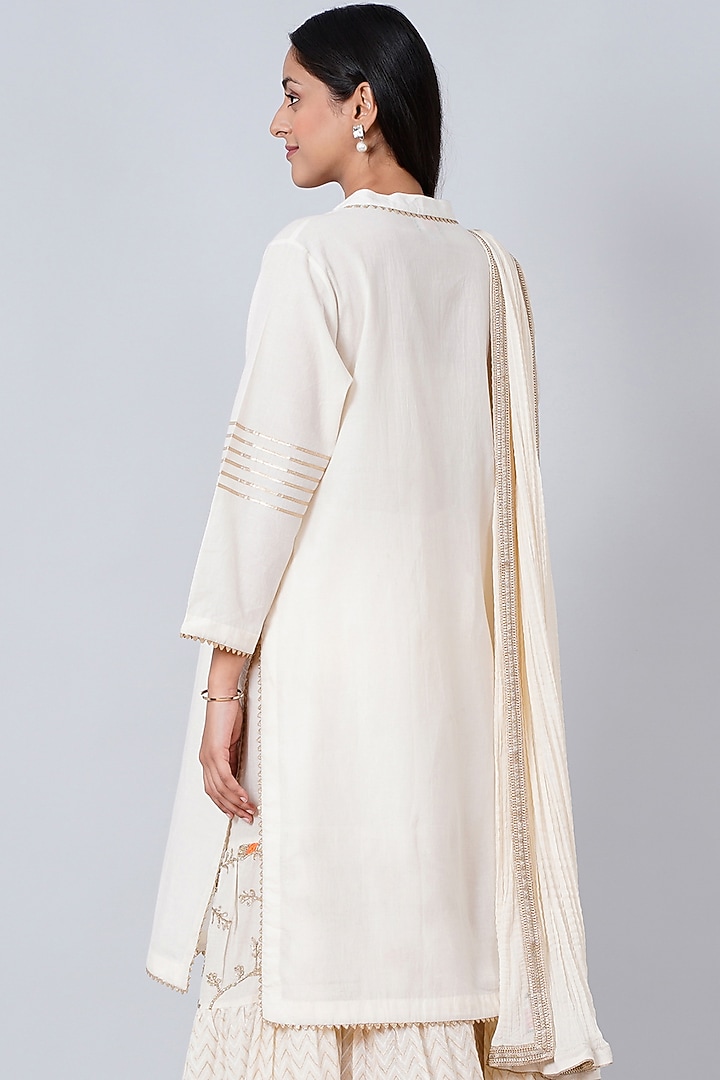 Off-White Cotton Cambric Kurta by First Resort by Ramola Bachchan at Pernia's Pop Up Shop