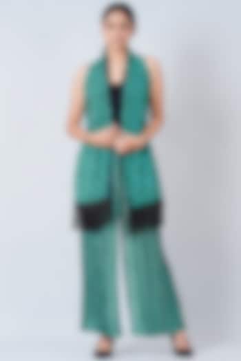 Green Printed Palazzo Pants With A Stole by First Resort by Ramola Bachchan