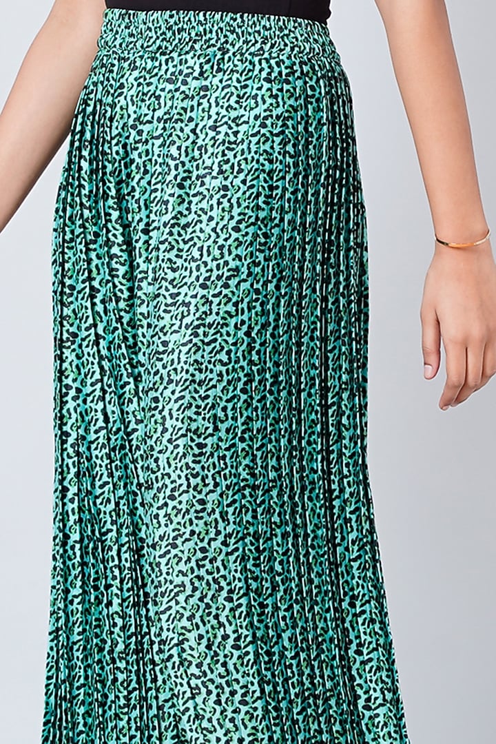 Green Printed Palazzo Pants With A Stole by First Resort by Ramola Bachchan at Pernia's Pop Up Shop