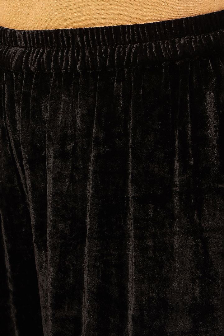Black Silk Velvet Hand Embroidered Kurta Set by First Resort by Ramola Bachchan at Pernia's Pop Up Shop