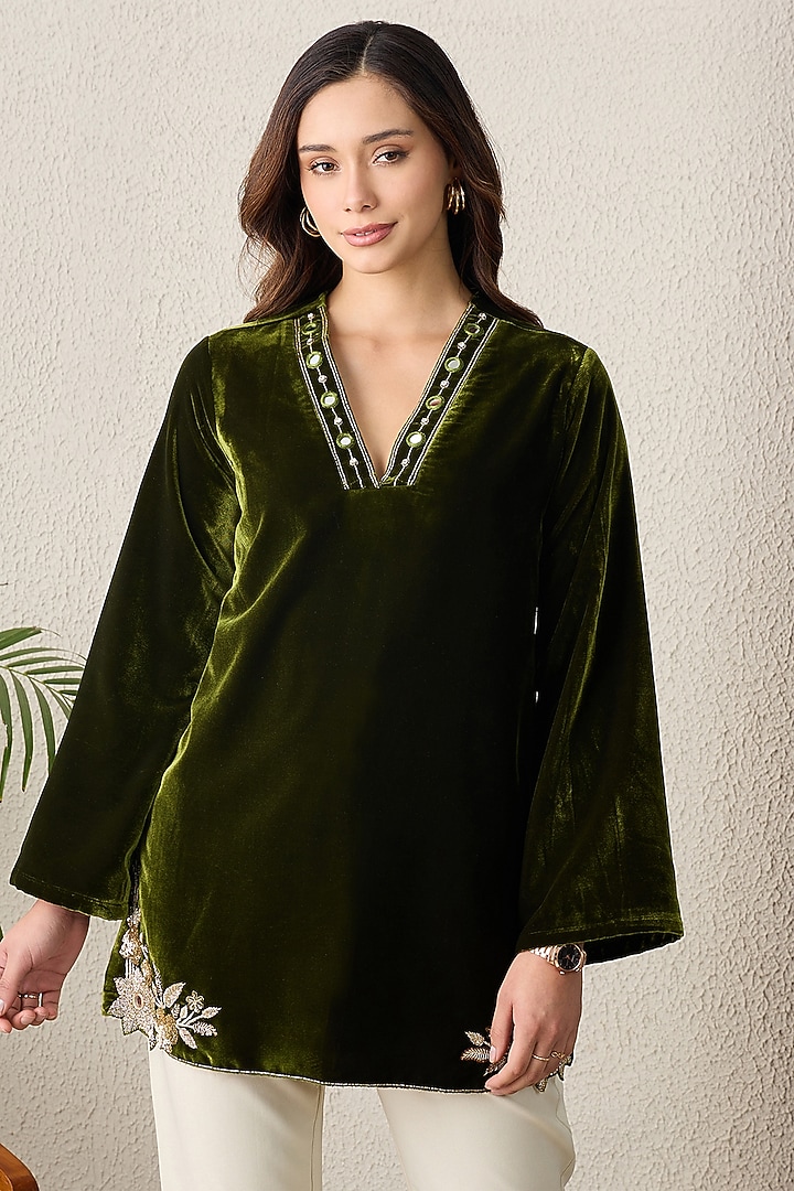 Olive Green Micro Velvet Floral Cutwork Kurta by First Resort by Ramola Bachchan at Pernia's Pop Up Shop