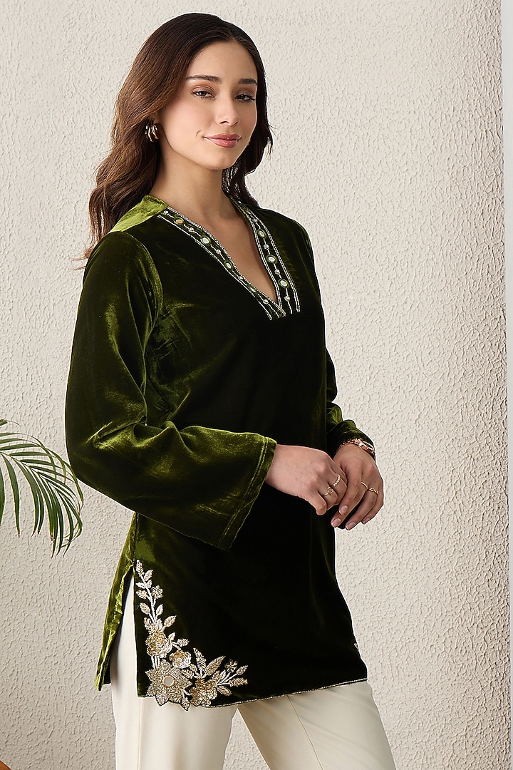 Olive Green Micro Velvet Floral Cutwork Kurta by First Resort by Ramola Bachchan at Pernia's Pop Up Shop