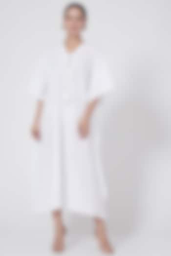 White Eyelet Kaftan With Lace-Up by First Resort by Ramola Bachchan