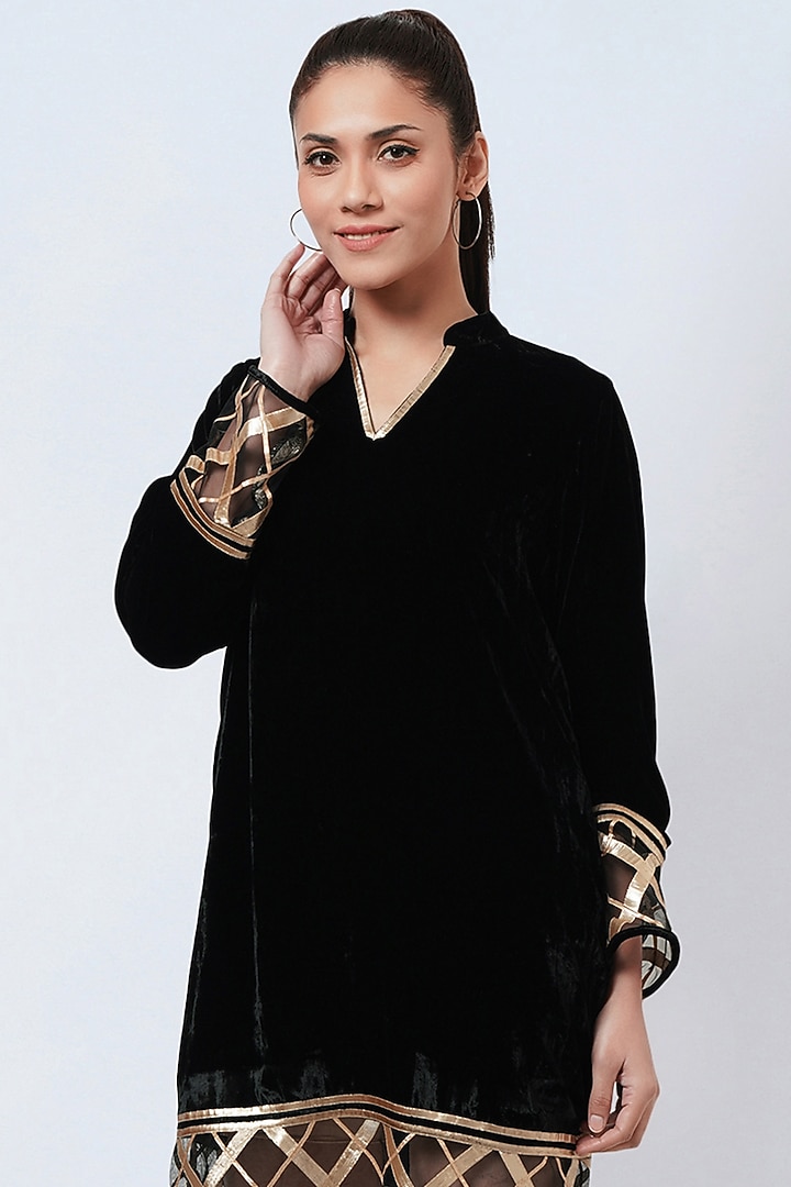 Black Silk Velvet Embellished Kurta by First Resort by Ramola Bachchan at Pernia's Pop Up Shop