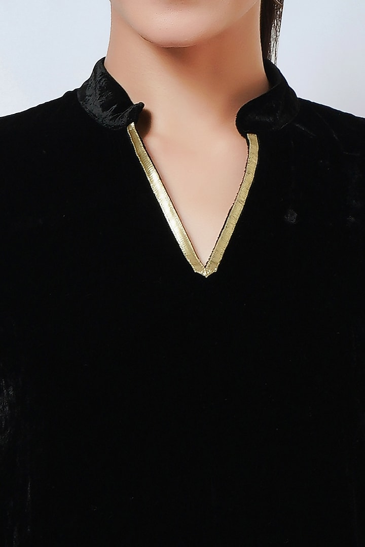 Black Silk Velvet Embellished Kurta by First Resort by Ramola Bachchan at Pernia's Pop Up Shop