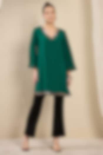 Emerald Green Polyester Crepe Cutdana Hand Embroidered Kaftan Top by First Resort by Ramola Bachchan at Pernia's Pop Up Shop