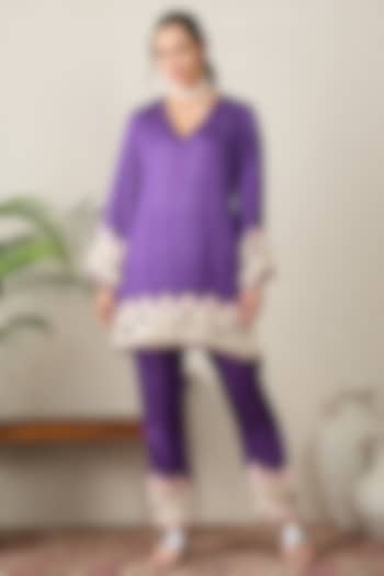 Purple Bamberg Modal Satin Printed Tunic Set by First Resort by Ramola Bachchan at Pernia's Pop Up Shop