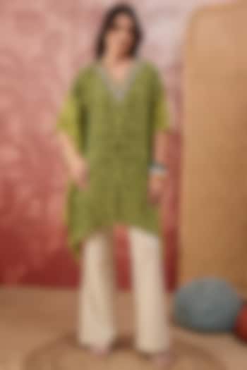 Mehendi Green Viscose Crepe Leopard Printed Tunic by First Resort by Ramola Bachchan at Pernia's Pop Up Shop