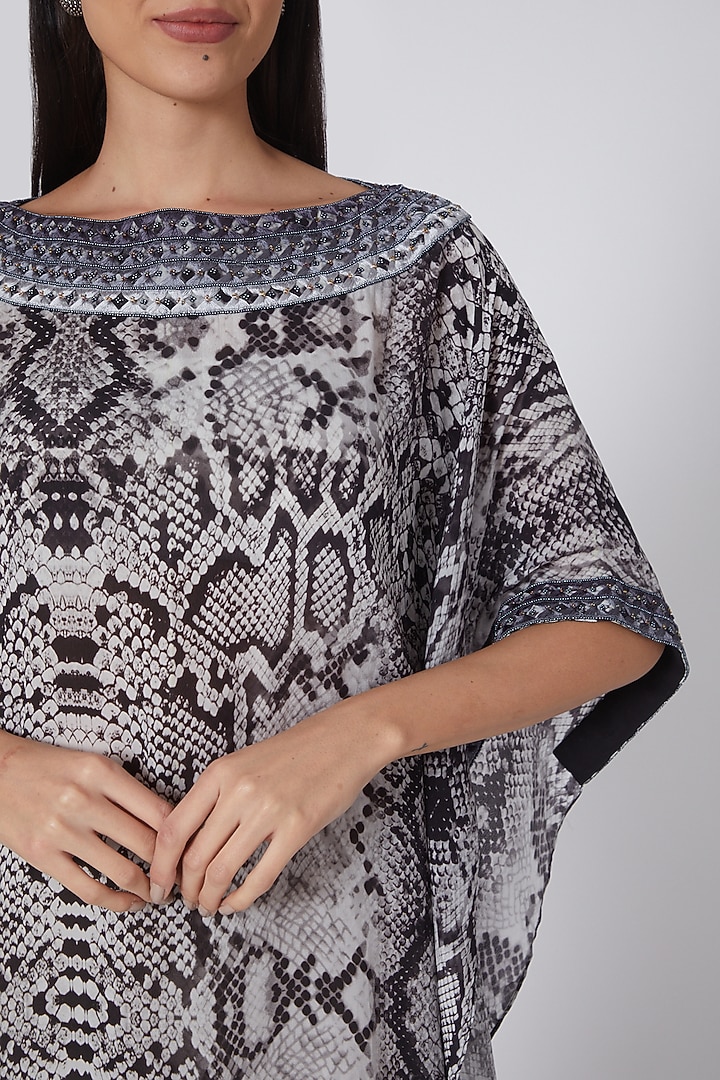 Grey & White Printed Kaftan by First Resort by Ramola Bachchan at Pernia's Pop Up Shop