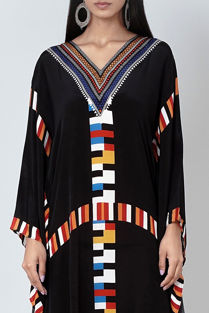 Black Geometric Printed Kaftan by First Resort by Ramola Bachchan at Pernia's Pop Up Shop