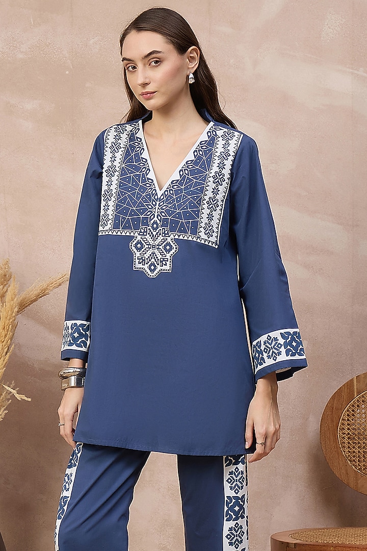 Blue & White Cotton Poplin Geometric Floral Printed Kurta by First Resort by Ramola Bachchan at Pernia's Pop Up Shop