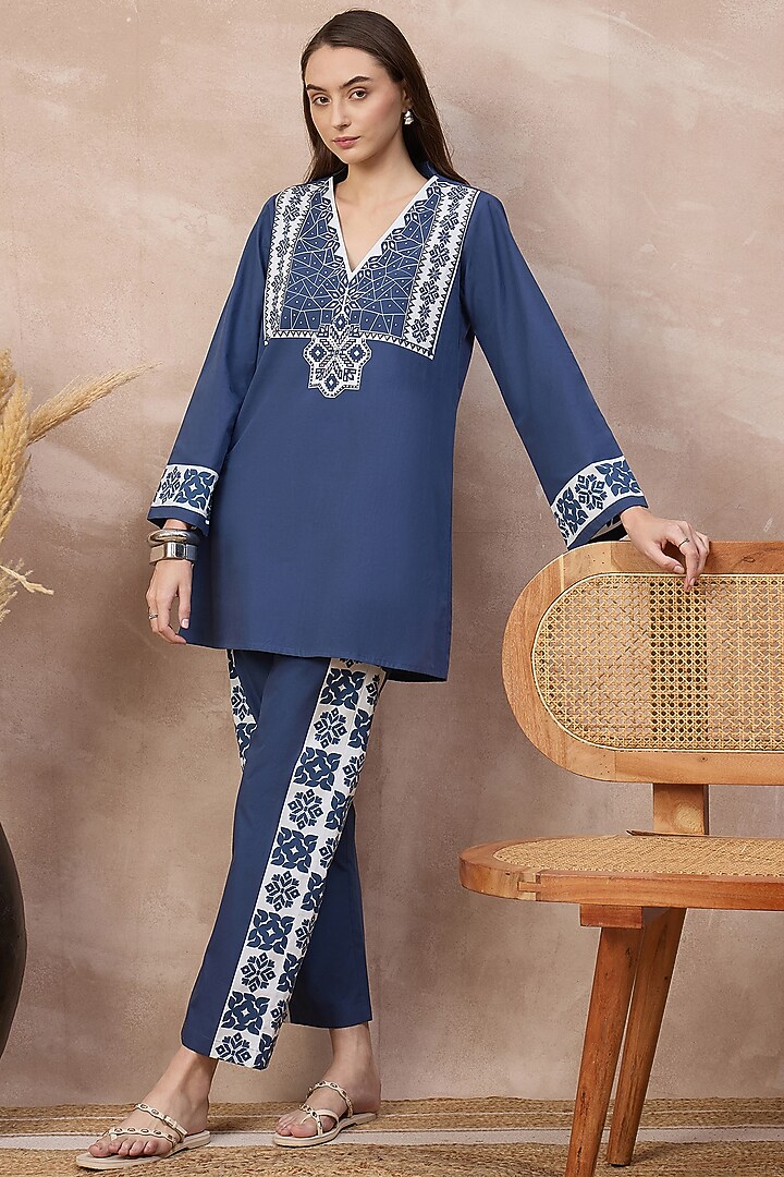 Blue & White Cotton Poplin Geometric Floral Printed Kurta by First Resort by Ramola Bachchan at Pernia's Pop Up Shop