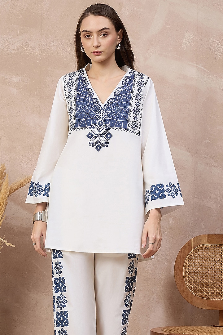 White & Blue Cotton Poplin Geometric Floral Printed Kurta by First Resort by Ramola Bachchan at Pernia's Pop Up Shop