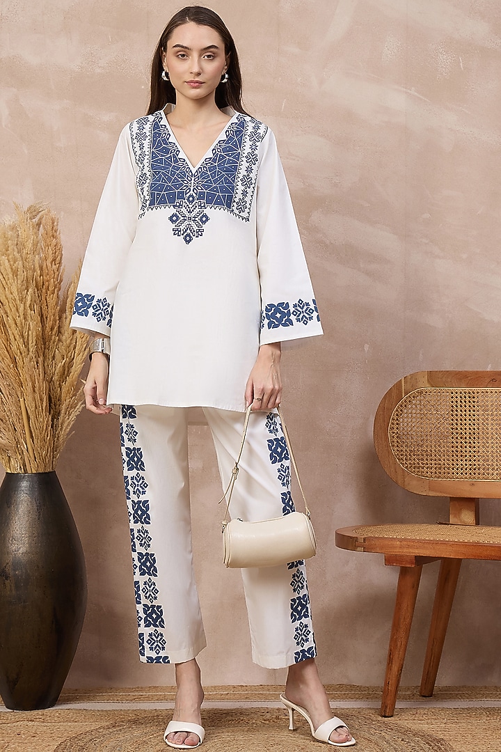 White & Blue Cotton Poplin Geometric Floral Printed Kurta by First Resort by Ramola Bachchan at Pernia's Pop Up Shop