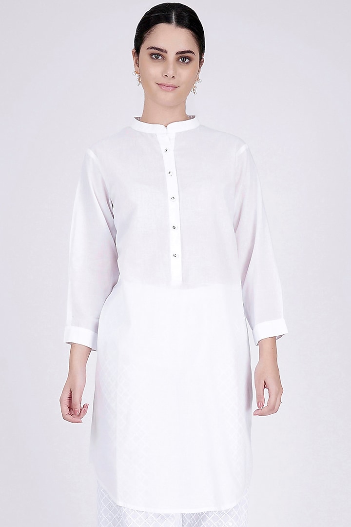 White Cotton Cambric Kurta by First Resort by Ramola Bachchan at Pernia's Pop Up Shop