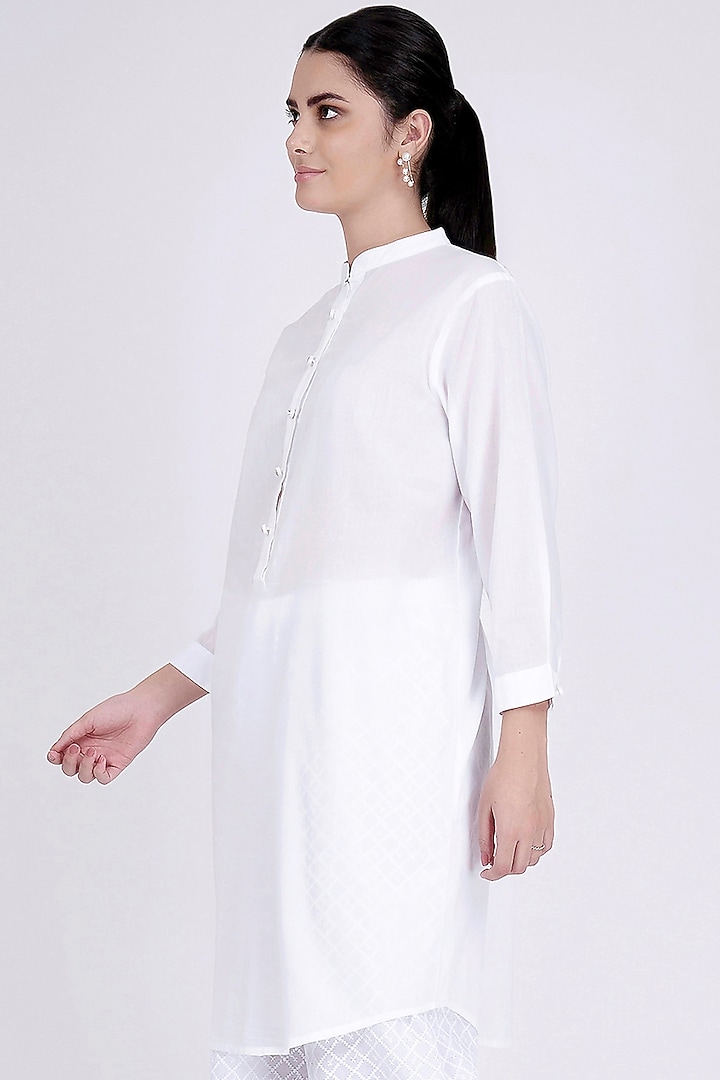 White Cotton Cambric Kurta by First Resort by Ramola Bachchan at Pernia's Pop Up Shop