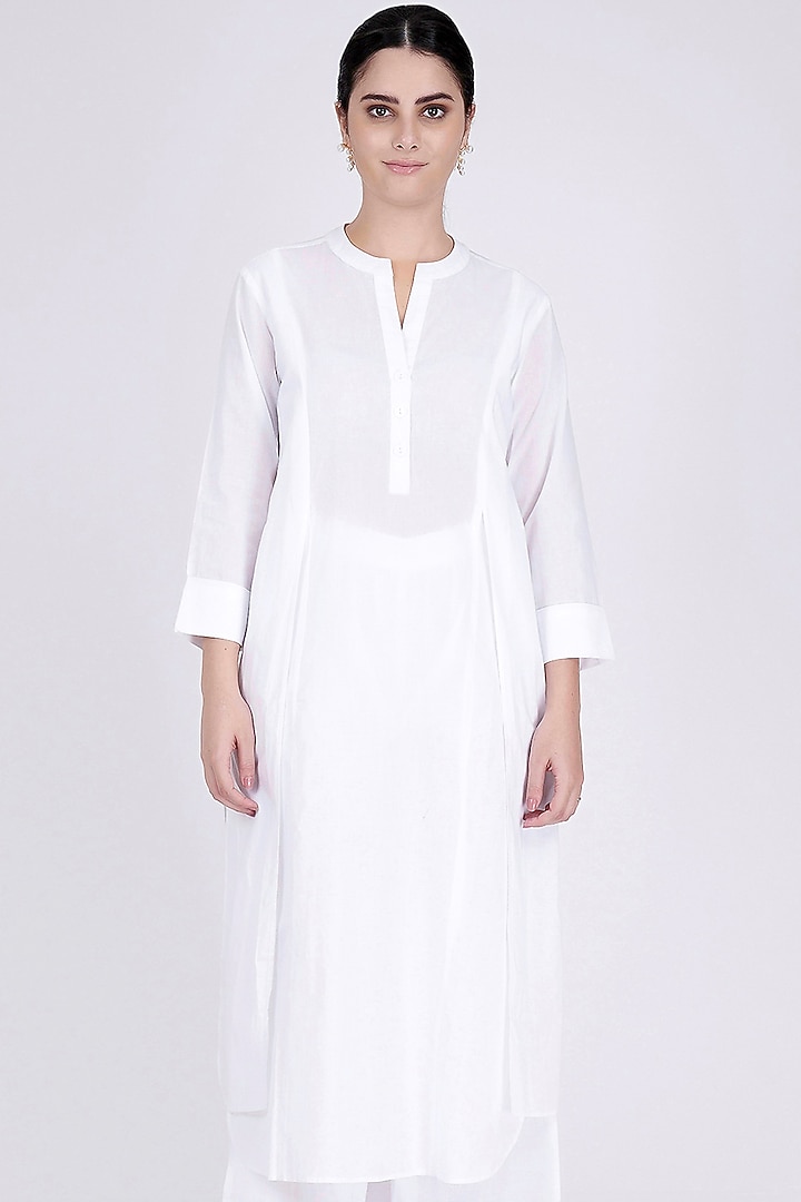 White Embroidered Kurta by First Resort by Ramola Bachchan at Pernia's Pop Up Shop