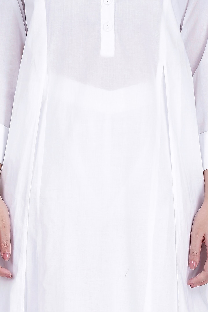 White Embroidered Kurta by First Resort by Ramola Bachchan at Pernia's Pop Up Shop
