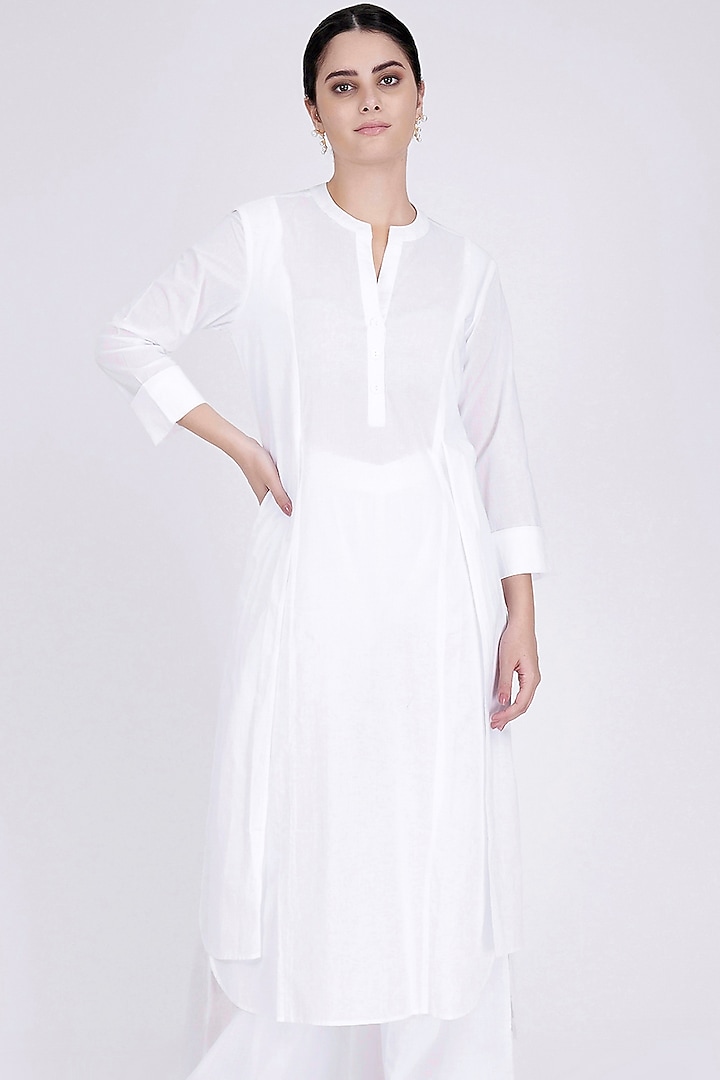 White Embroidered Kurta by First Resort by Ramola Bachchan at Pernia's Pop Up Shop