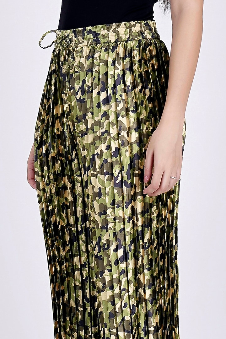 Mehendi Green Printed Palazzo Pants by First Resort by Ramola Bachchan at Pernia's Pop Up Shop