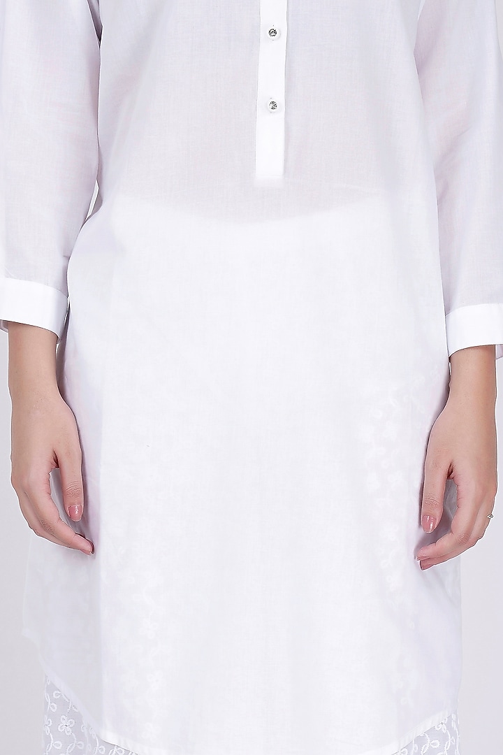 White Embellished Kurta Set by First Resort by Ramola Bachchan at Pernia's Pop Up Shop