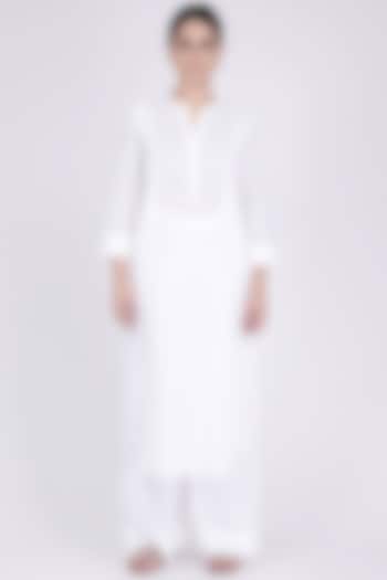 White Cotton Cambric Kurta Set by First Resort by Ramola Bachchan at Pernia's Pop Up Shop